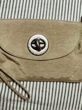 Baggallini tan wristlet clutch with turn-lock detail